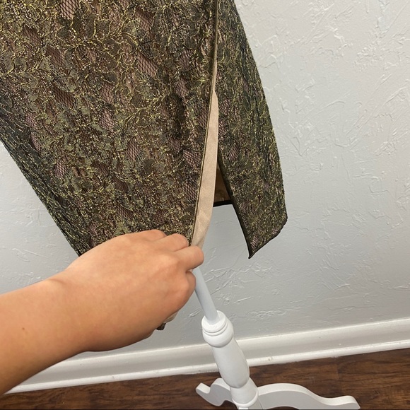 BCBG MaxAzria gold metallic lace "Tenya"
cocktail mini dress size 6 - Picture 4 of 12